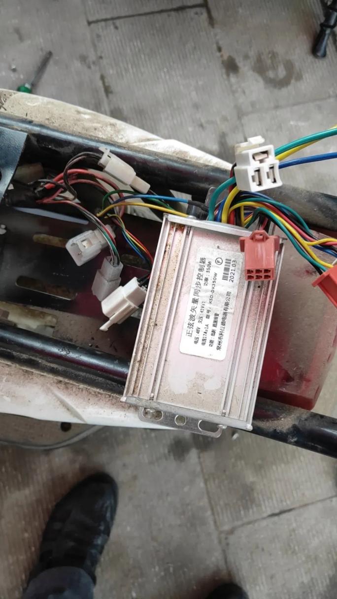 修車記 被電瓶車“卡”住的一天